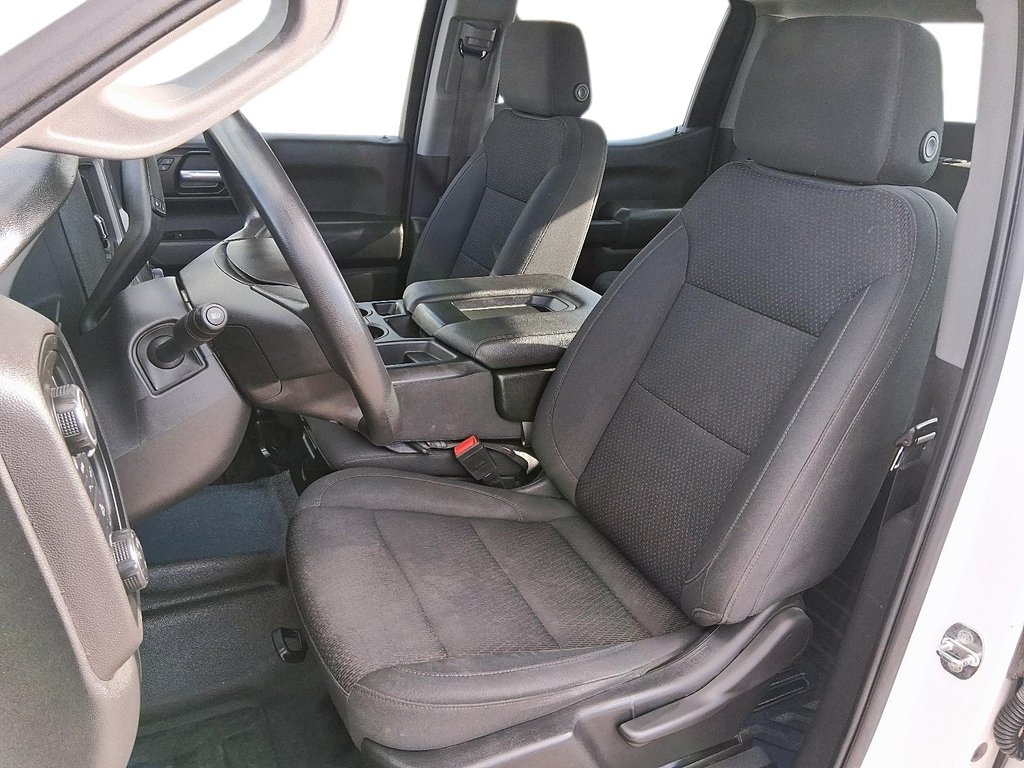 2022 Chevrolet Silverado 1500 Crew Cab 4x4 WT / Standard Box in Stratford, Ontario - 7 - w1024h768px