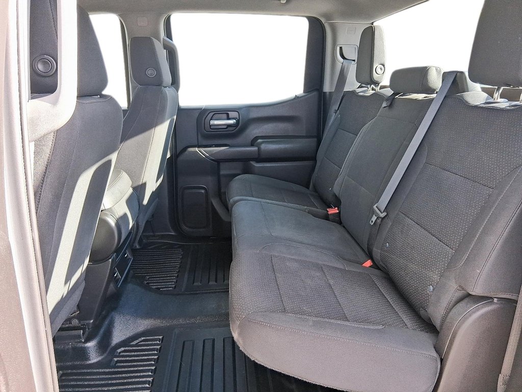 2022 Chevrolet Silverado 1500 Crew Cab 4x4 WT / Standard Box in Stratford, Ontario - 8 - w1024h768px