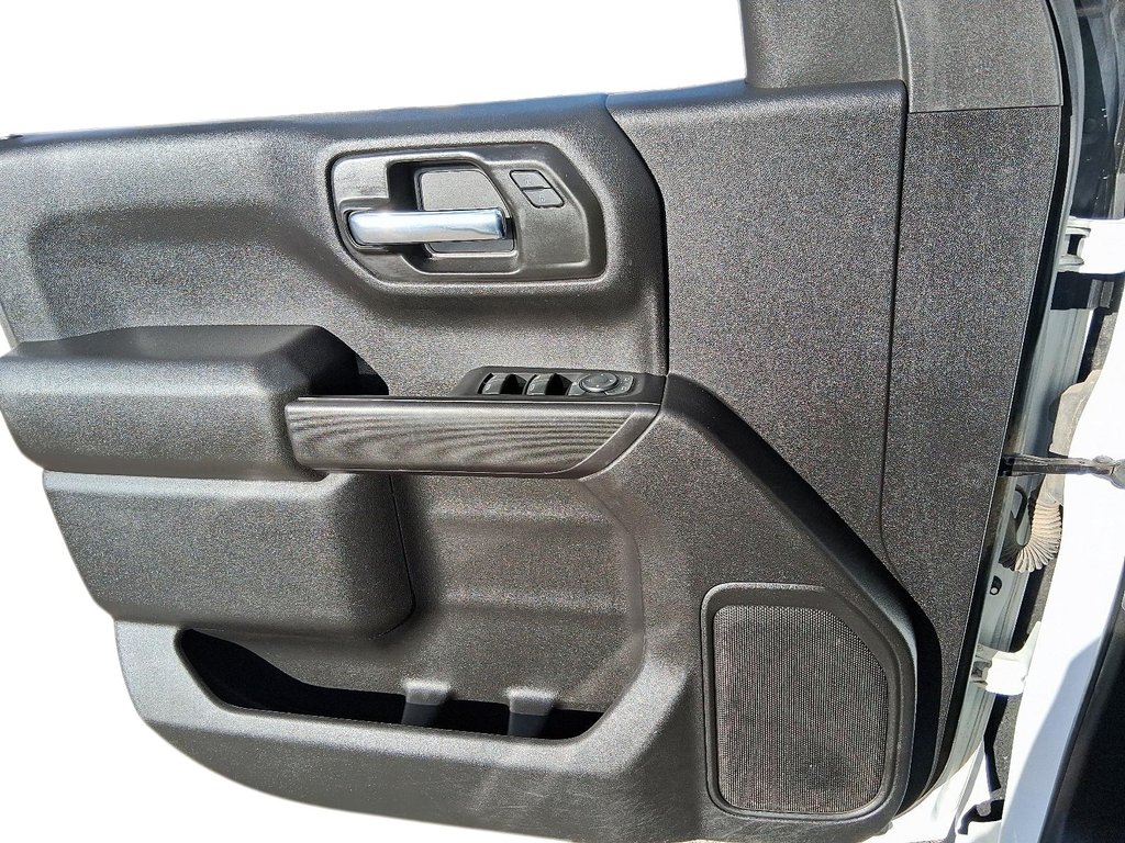 2022 Chevrolet Silverado 1500 Crew Cab 4x4 WT / Standard Box in Stratford, Ontario - 10 - w1024h768px