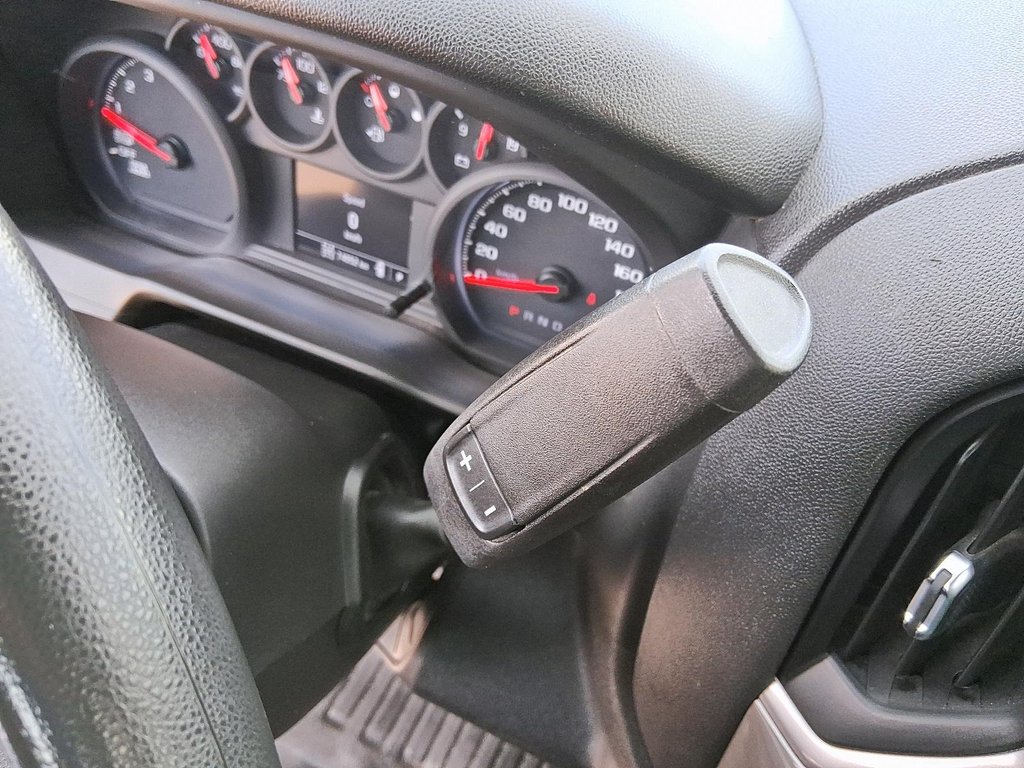 2022 Chevrolet Silverado 1500 Crew Cab 4x4 WT / Standard Box in Stratford, Ontario - 15 - w1024h768px