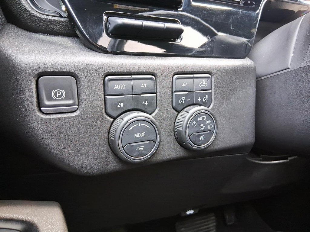 2022 Chevrolet Silverado 1500 Crew Cab 4x4 ZR2 / Short Box in Stratford, Ontario - 17 - w1024h768px