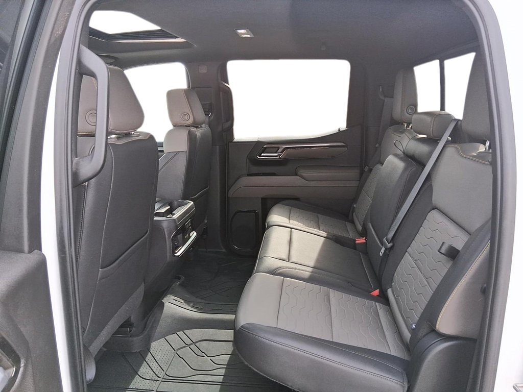 2022 Chevrolet Silverado 1500 Crew Cab 4x4 ZR2 / Short Box in Stratford, Ontario - 9 - w1024h768px