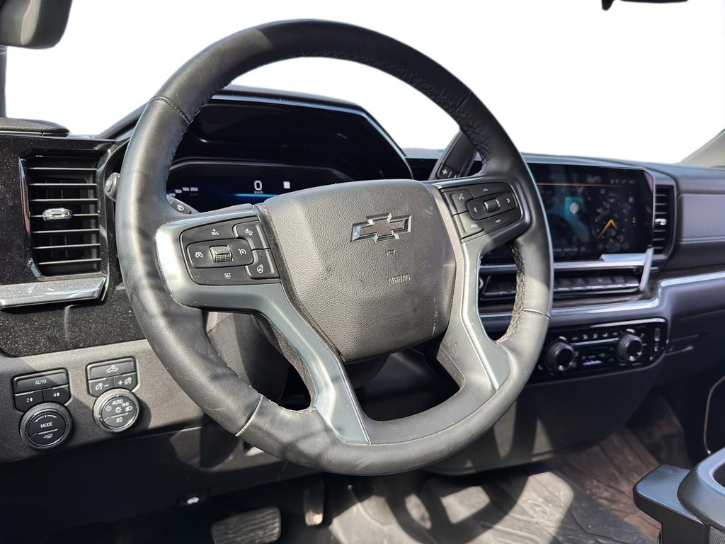 2023  Silverado 1500 Crew Cab 4x4 RST / Short Box in Stratford, Ontario - 7 - w1024h768px