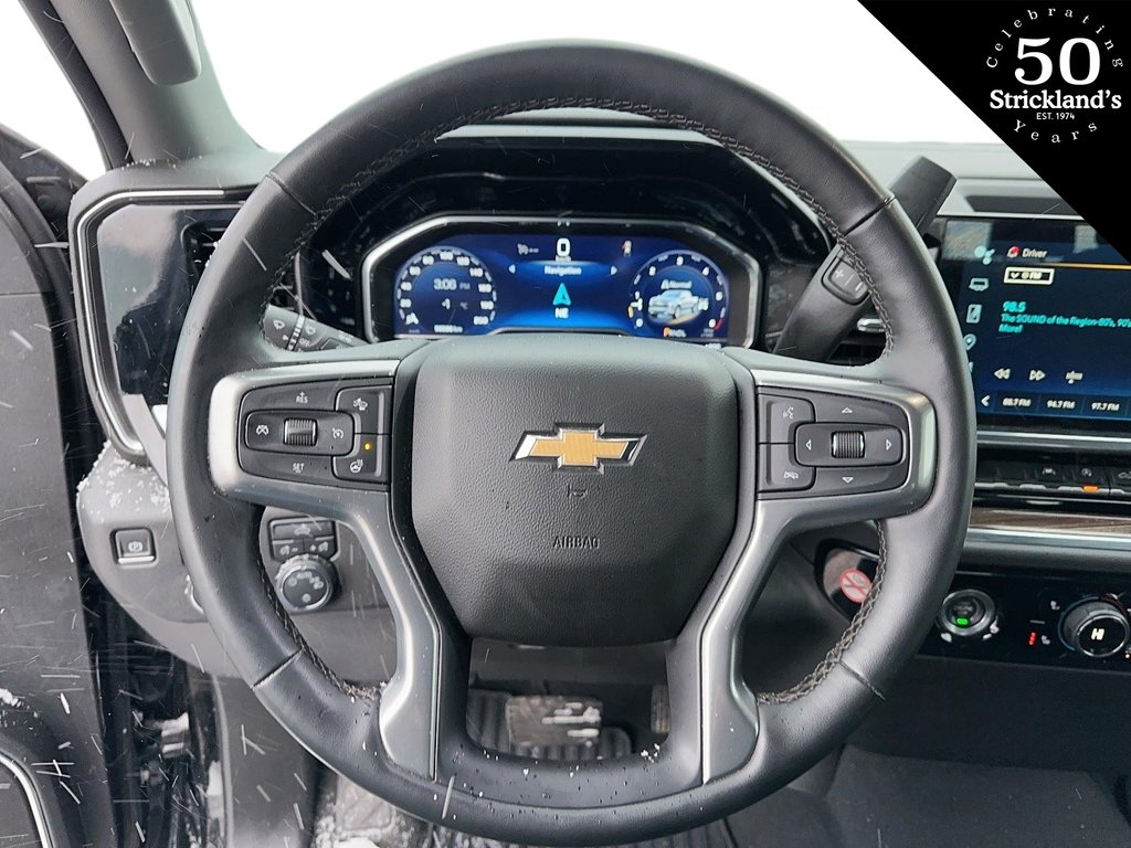 2023  Silverado 1500 Crew Cab 4x4 LT / Standard Box in Stratford, Ontario - 10 - w1024h768px