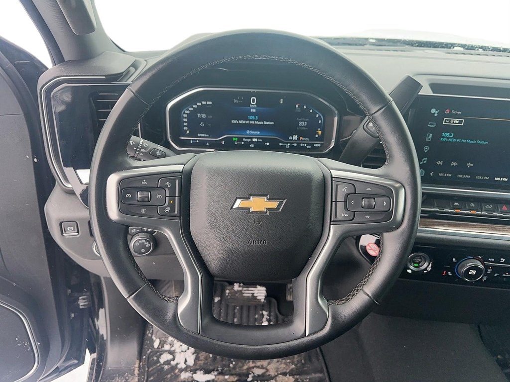 2023 Chevrolet Silverado 1500 Crew Cab 4x4 LT / Standard Box in Stratford, Ontario - 10 - w1024h768px