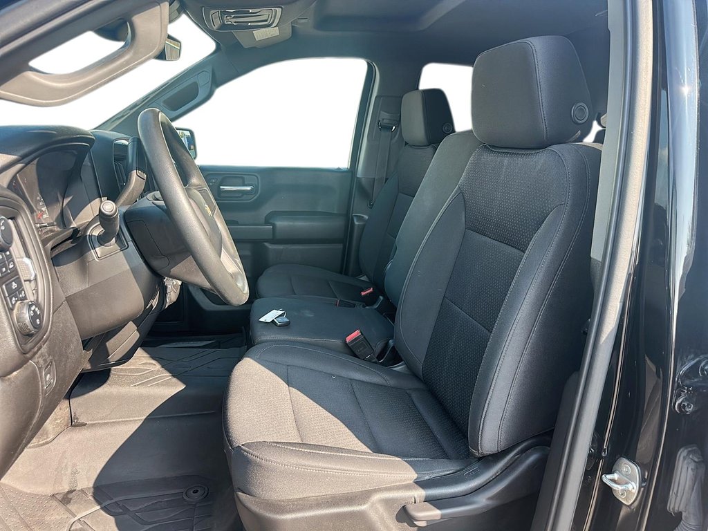 2023 Chevrolet Silverado 1500 Crew Cab 4x4 WT / Standard Box in Stratford, Ontario - 7 - w1024h768px