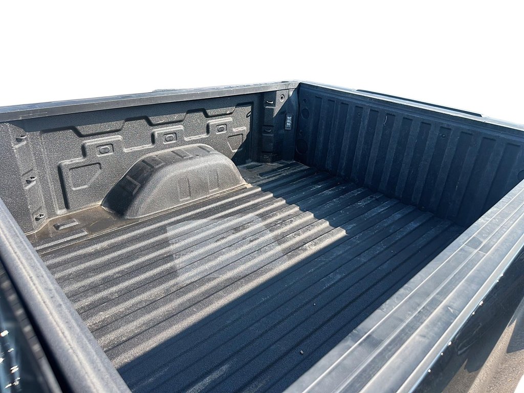 2023 Chevrolet Silverado 1500 Crew Cab 4x4 WT / Standard Box in Stratford, Ontario - 15 - w1024h768px