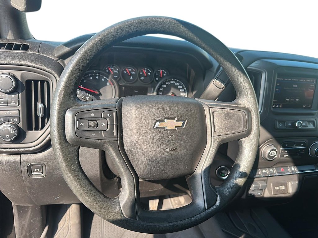 2023 Chevrolet Silverado 1500 Crew Cab 4x4 WT / Standard Box in Stratford, Ontario - 10 - w1024h768px