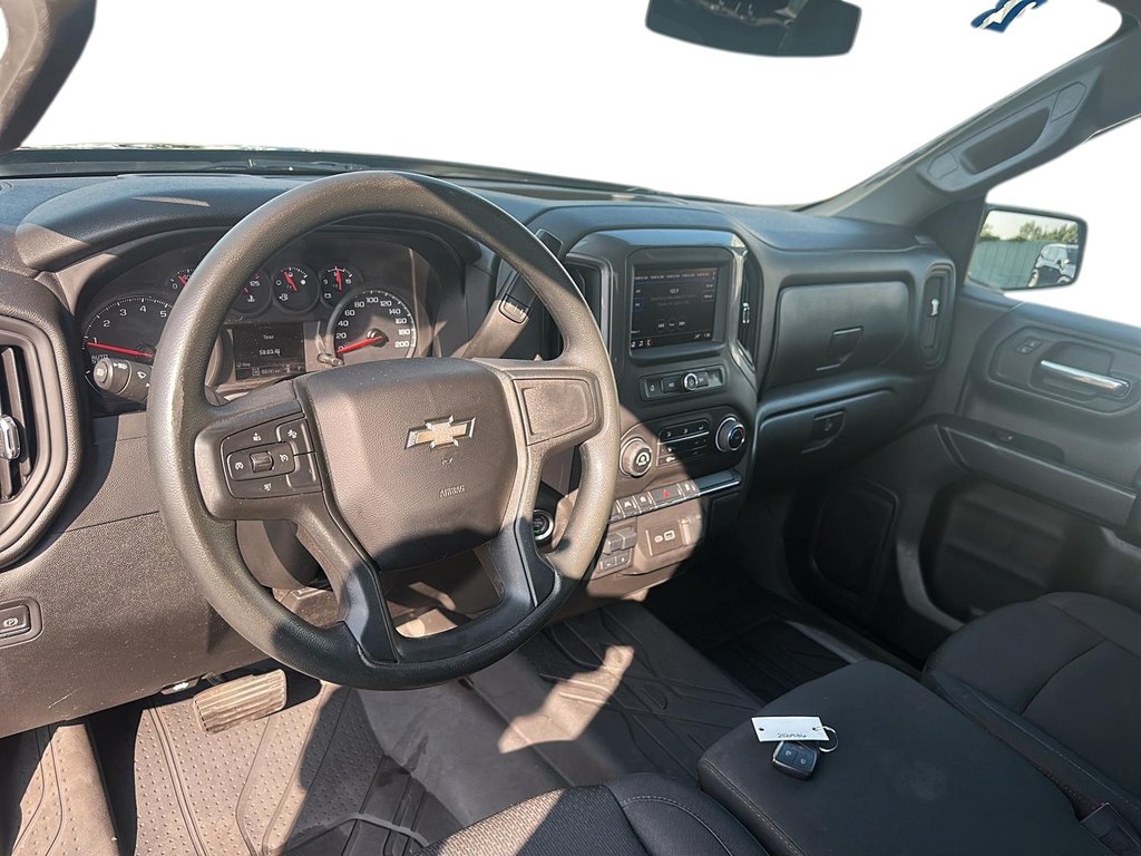 2023 Chevrolet Silverado 1500 Crew Cab 4x4 WT / Standard Box in Stratford, Ontario - 8 - w1024h768px