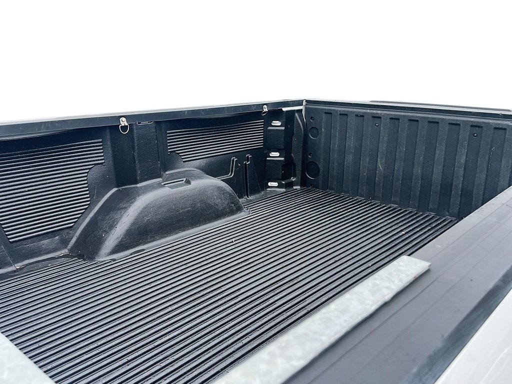 2023 Chevrolet Silverado 1500 Regular Cab 4x2 WT / Long Box in Stratford, Ontario - 14 - w1024h768px