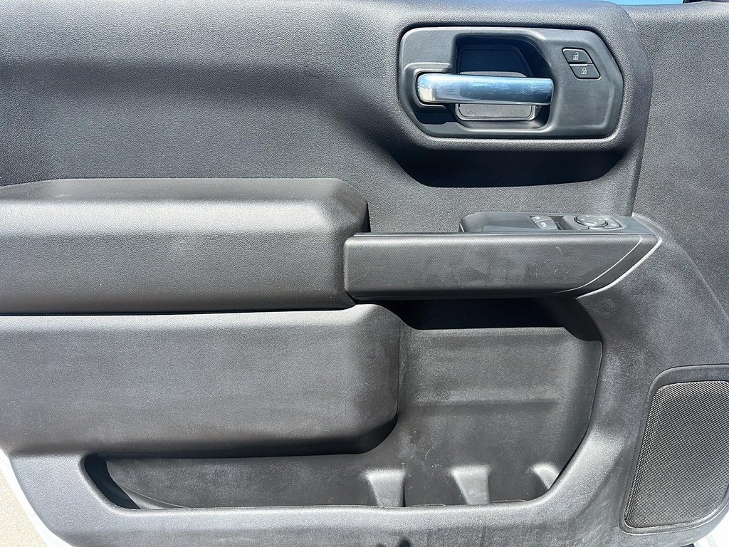 2023 Chevrolet Silverado 1500 Regular Cab 4x2 WT / Long Box in Stratford, Ontario - 9 - w1024h768px