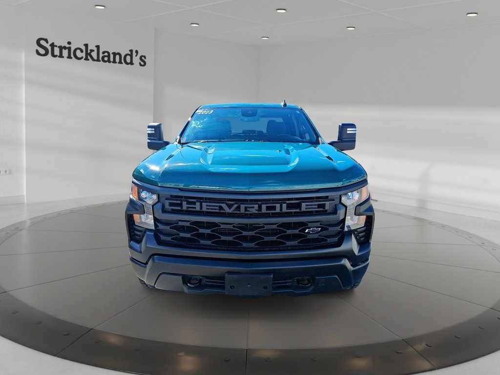 2023 Chevrolet Silverado 1500 Crew Cab 4x4 WT / Standard Box in Stratford, Ontario - 2 - w1024h768px