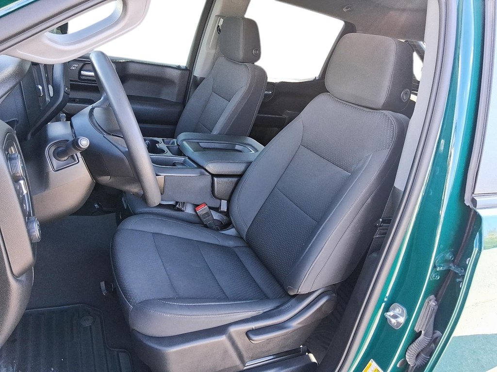 2023 Chevrolet Silverado 1500 Crew Cab 4x4 WT / Standard Box in Stratford, Ontario - 7 - w1024h768px