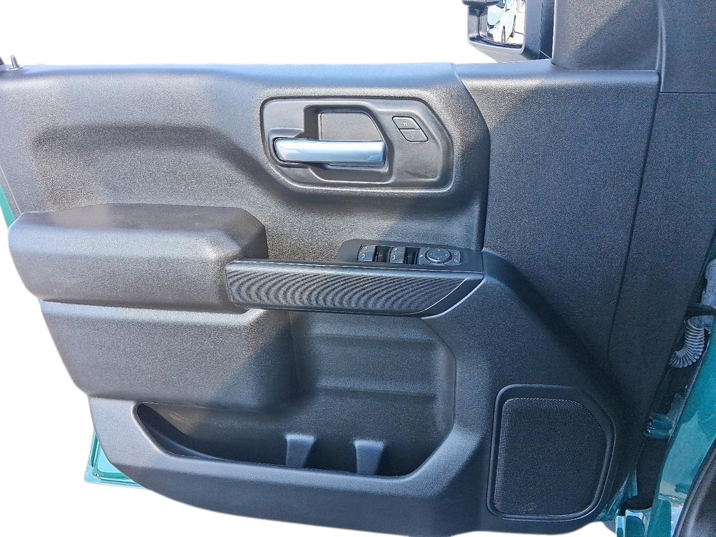 2023 Chevrolet Silverado 1500 Crew Cab 4x4 WT / Standard Box in Stratford, Ontario - 11 - w1024h768px