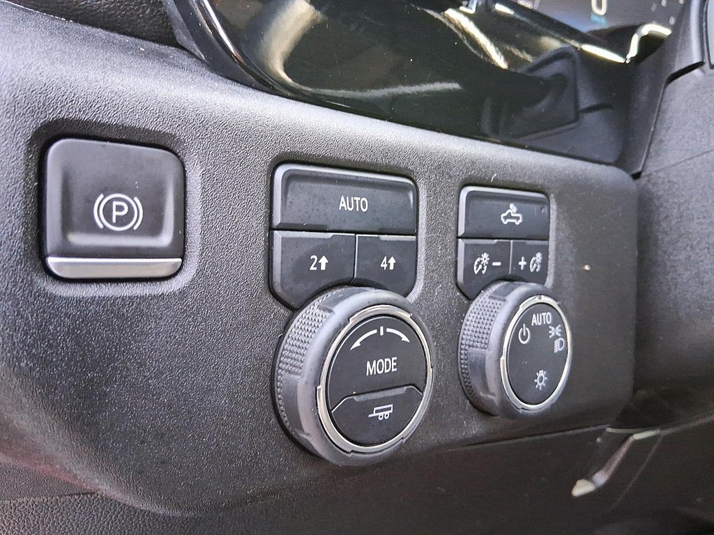 2023 Chevrolet Silverado 1500 Crew Cab 4x4 LT / Short Box in Stratford, Ontario - 17 - w1024h768px