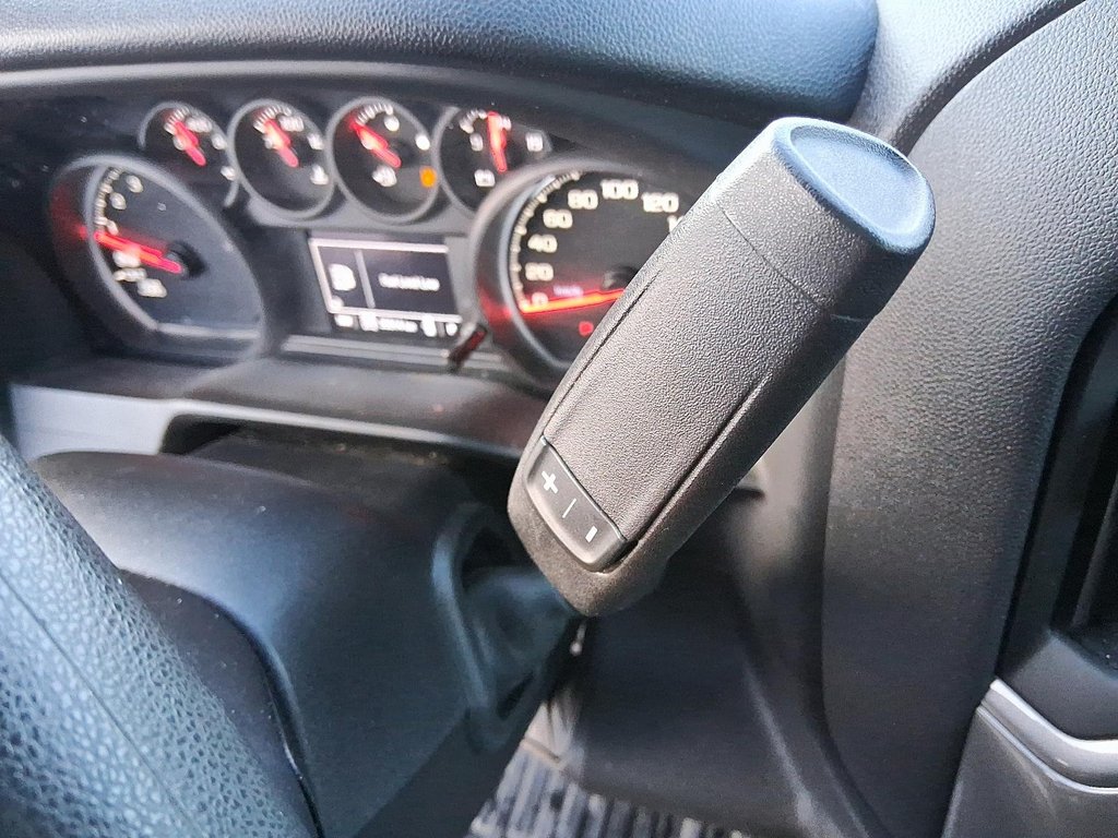 2023 Chevrolet Silverado 1500 Crew Cab 4x4 WT / Standard Box in Stratford, Ontario - 16 - w1024h768px