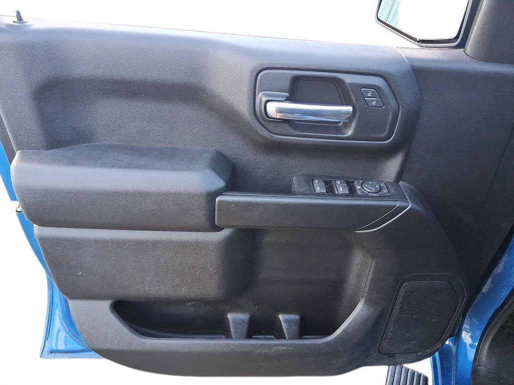 2023 Chevrolet Silverado 1500 Crew Cab 4x4 WT / Standard Box in Stratford, Ontario - 10 - w1024h768px