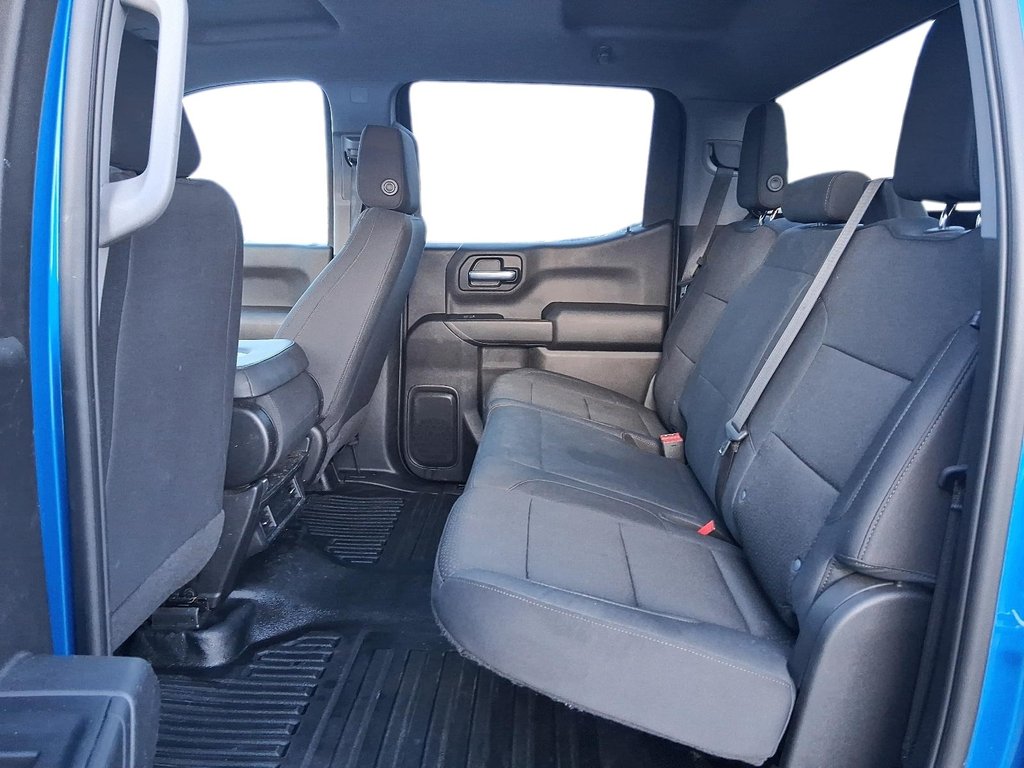 2023 Chevrolet Silverado 1500 Crew Cab 4x4 WT / Standard Box in Stratford, Ontario - 8 - w1024h768px