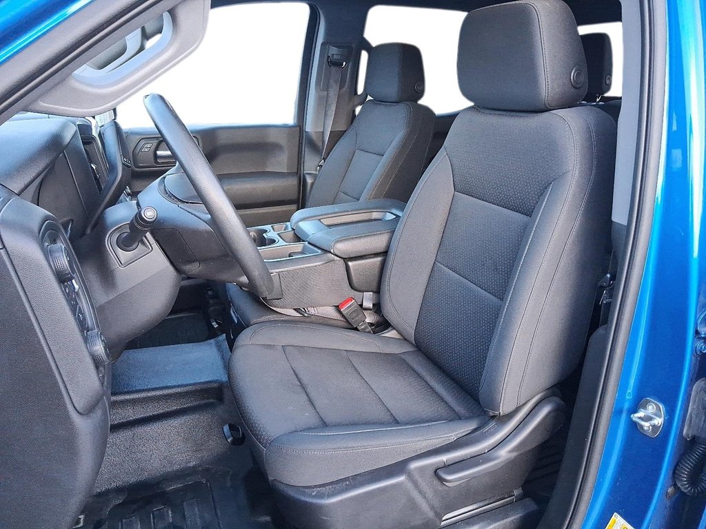 2023 Chevrolet Silverado 1500 Crew Cab 4x4 WT / Standard Box in Stratford, Ontario - 7 - w1024h768px