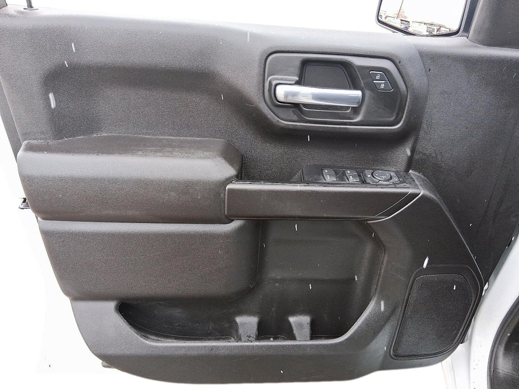 2023 Chevrolet Silverado 1500 Crew Cab 4x4 WT / Standard Box in Stratford, Ontario - 11 - w1024h768px