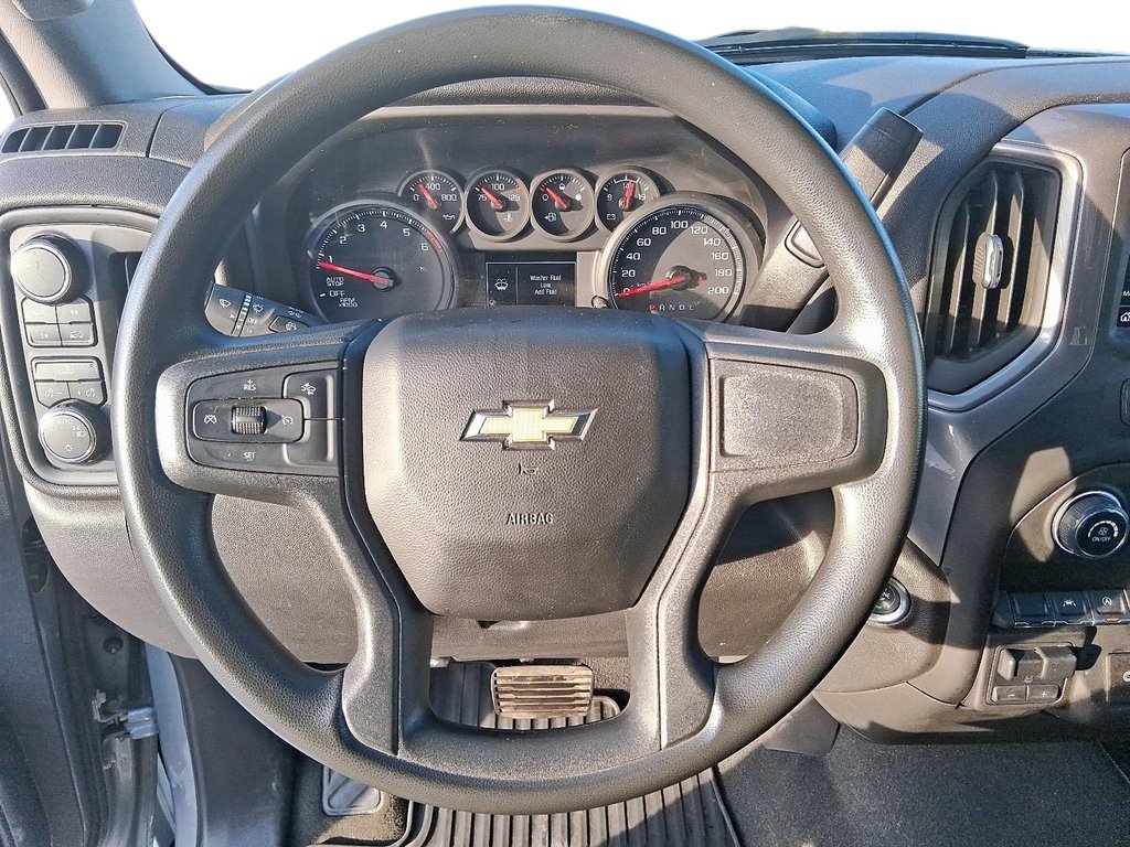2023 Chevrolet Silverado 1500 Crew Cab 4x4 Custom / Short Box in Stratford, Ontario - 12 - w1024h768px