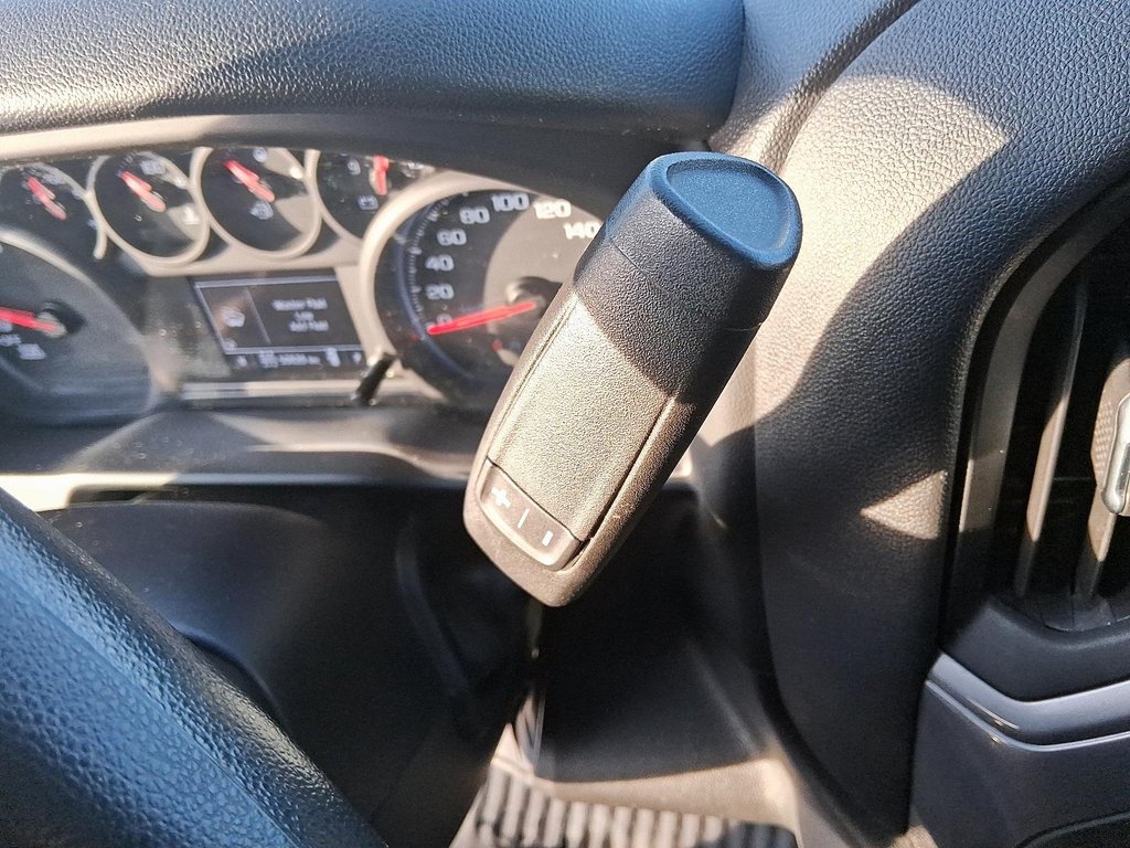 2023 Chevrolet Silverado 1500 Crew Cab 4x4 Custom / Short Box in Stratford, Ontario - 16 - w1024h768px