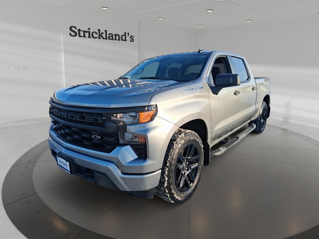 2023 Chevrolet Silverado 1500 Crew Cab 4x4 Custom / Short Box in Stratford, Ontario - 1 - w1024h768px