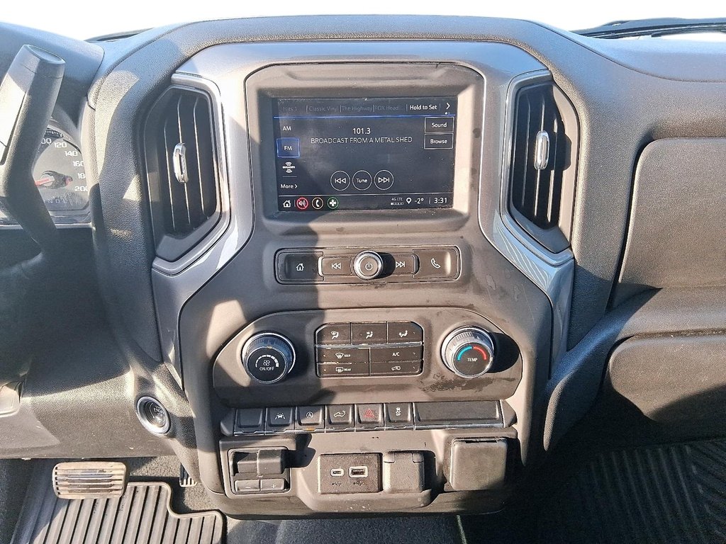 2023 Chevrolet Silverado 1500 Crew Cab 4x4 Custom / Short Box in Stratford, Ontario - 15 - w1024h768px