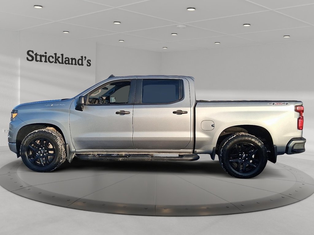 2023 Chevrolet Silverado 1500 Crew Cab 4x4 Custom / Short Box in Stratford, Ontario - 5 - w1024h768px