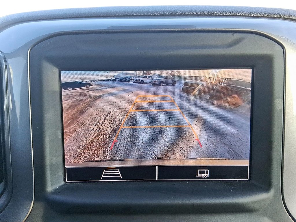 2023 Chevrolet Silverado 1500 Crew Cab 4x4 Custom / Short Box in Stratford, Ontario - 20 - w1024h768px