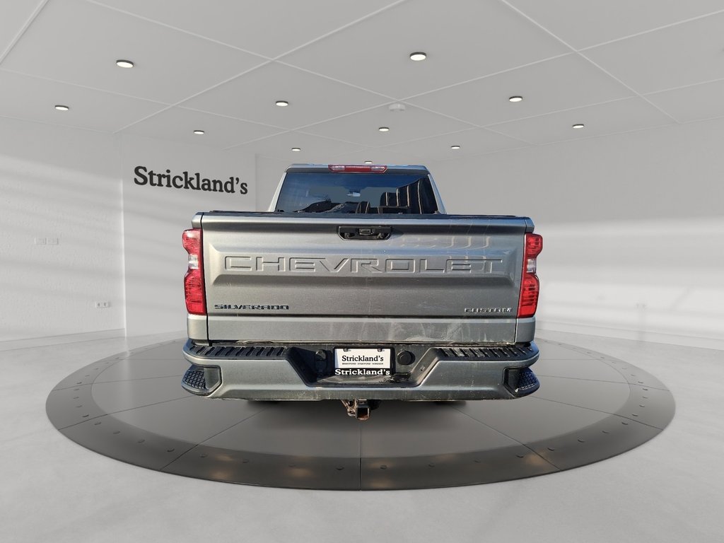 2023 Chevrolet Silverado 1500 Crew Cab 4x4 Custom / Short Box in Stratford, Ontario - 3 - w1024h768px