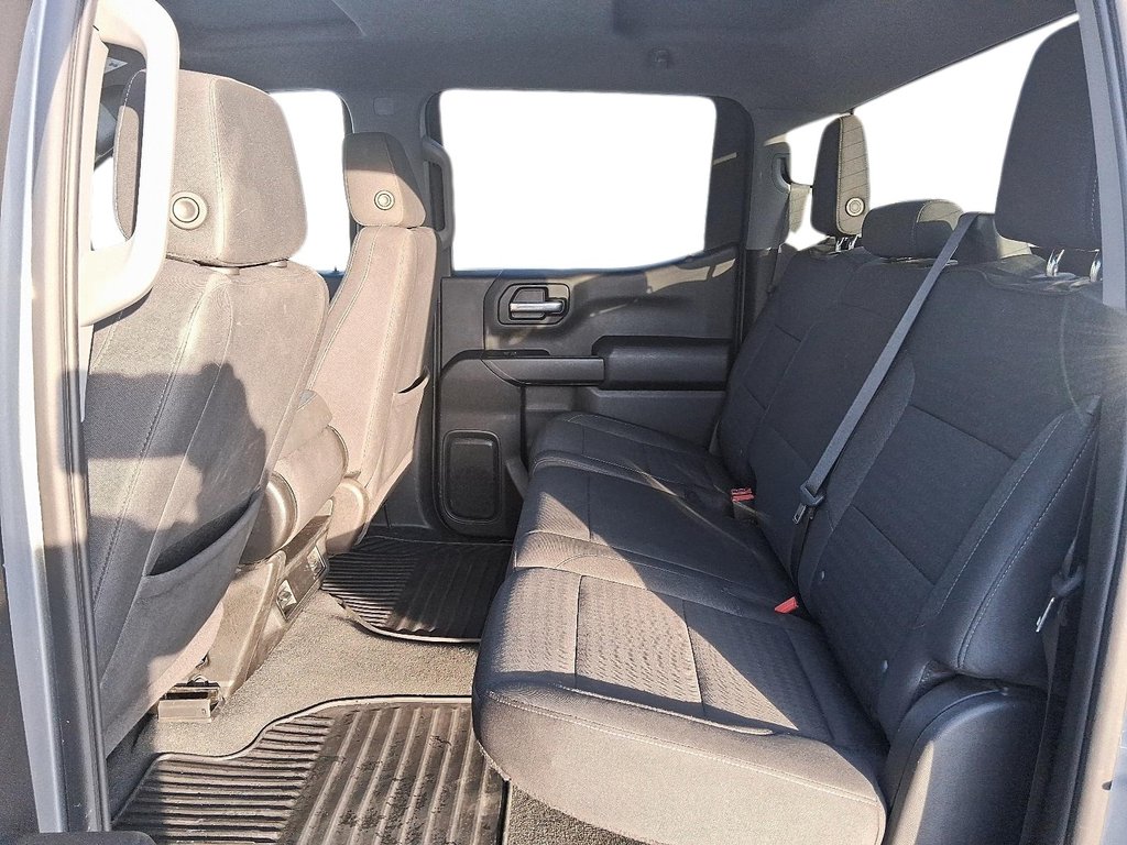 2023 Chevrolet Silverado 1500 Crew Cab 4x4 Custom / Short Box in Stratford, Ontario - 9 - w1024h768px