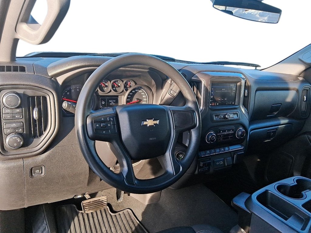 2023 Chevrolet Silverado 1500 Crew Cab 4x4 Custom / Short Box in Stratford, Ontario - 10 - w1024h768px