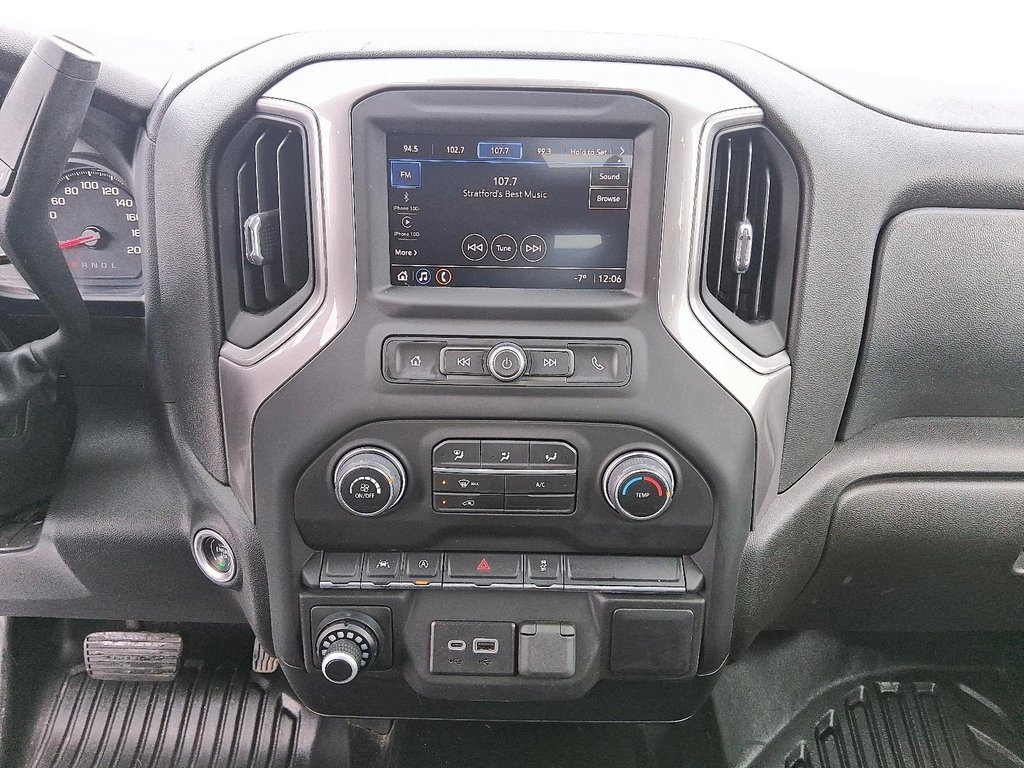 2023 Chevrolet Silverado 1500 Crew Cab 4x4 WT / Standard Box in Stratford, Ontario - 15 - w1024h768px
