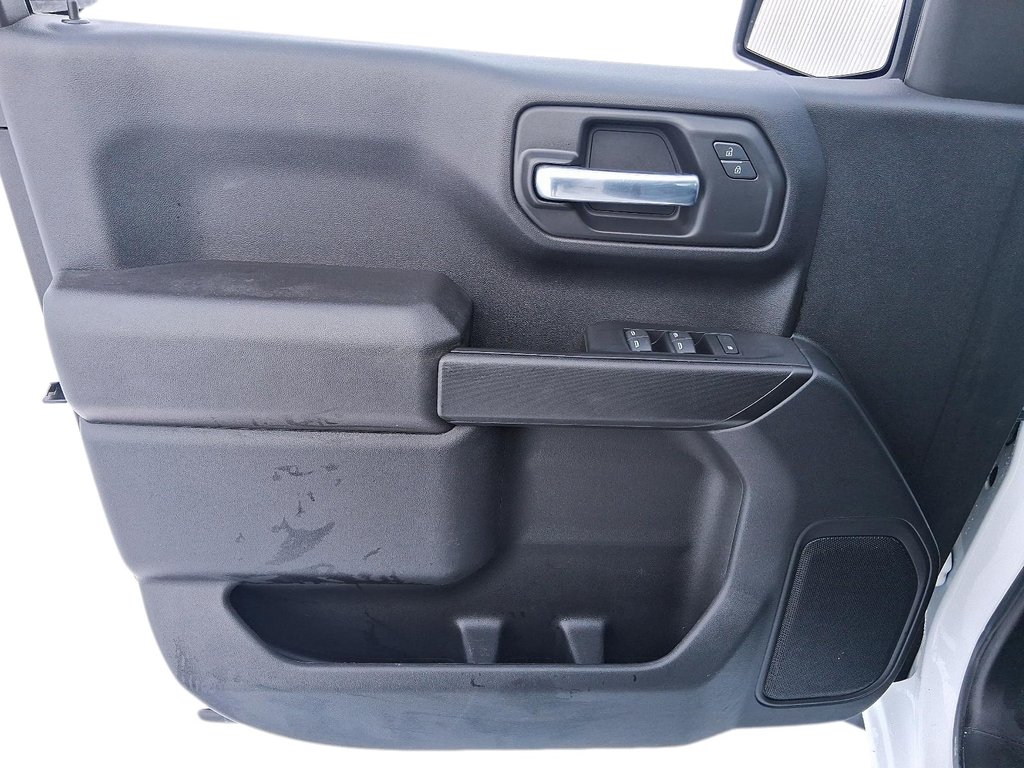 2023 Chevrolet Silverado 1500 Crew Cab 4x4 WT / Standard Box in Stratford, Ontario - 11 - w1024h768px