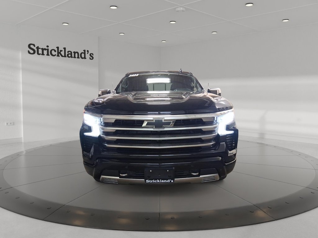 2023 Chevrolet Silverado 1500 Crew Cab 4x4 High Country / Standard Box in Stratford, Ontario - 2 - w1024h768px