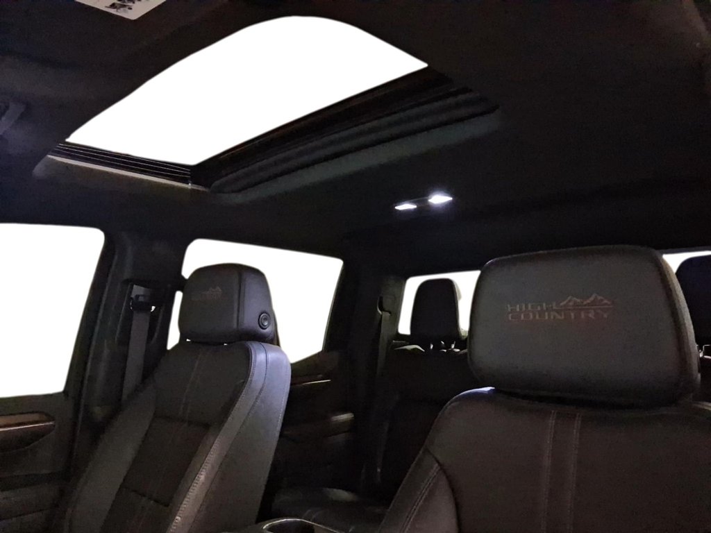 2023 Chevrolet Silverado 1500 Crew Cab 4x4 High Country / Standard Box in Stratford, Ontario - 21 - w1024h768px