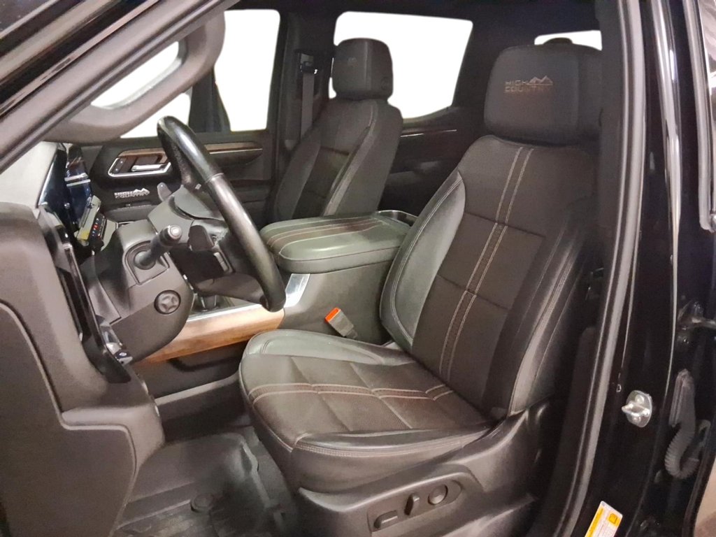 2023 Chevrolet Silverado 1500 Crew Cab 4x4 High Country / Standard Box in Stratford, Ontario - 8 - w1024h768px