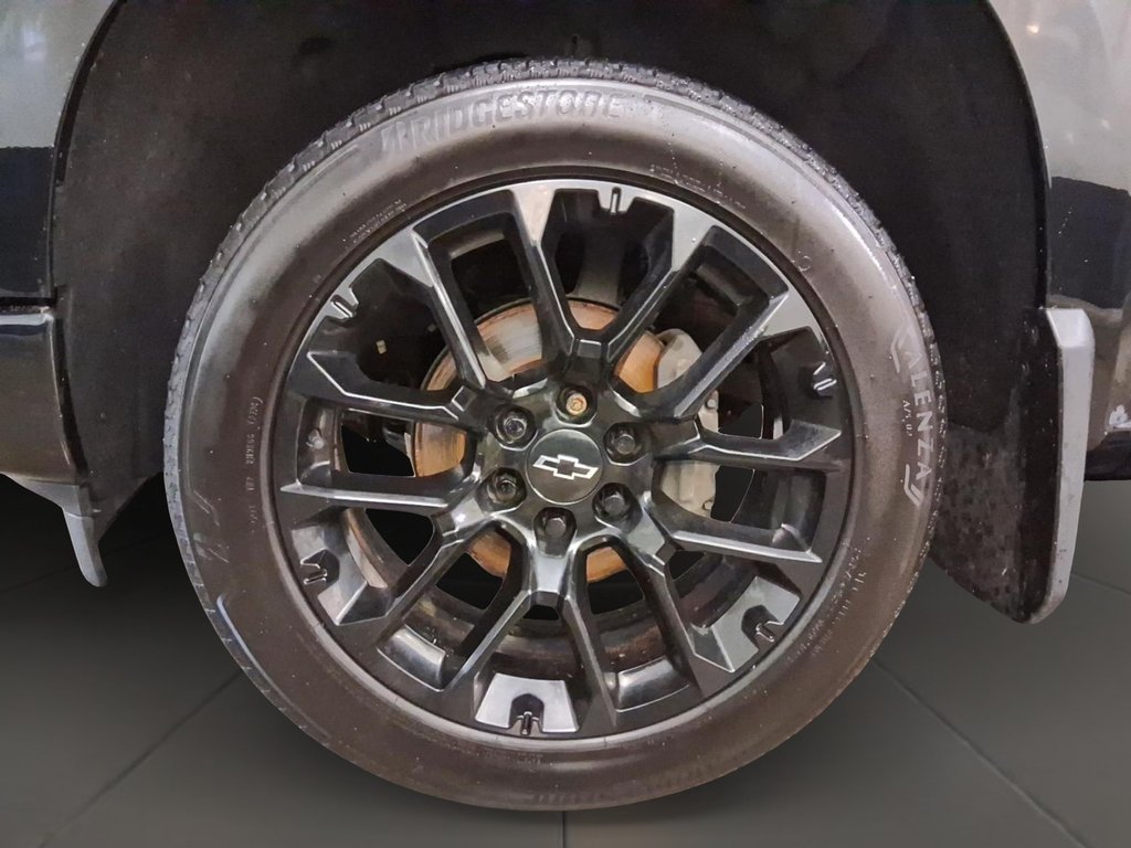 2023 Chevrolet Silverado 1500 Crew Cab 4x4 High Country / Standard Box in Stratford, Ontario - 7 - w1024h768px