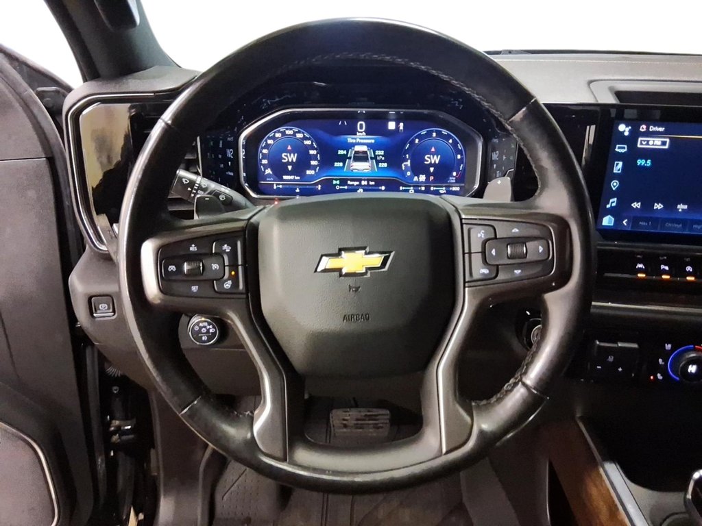 2023 Chevrolet Silverado 1500 Crew Cab 4x4 High Country / Standard Box in Stratford, Ontario - 13 - w1024h768px