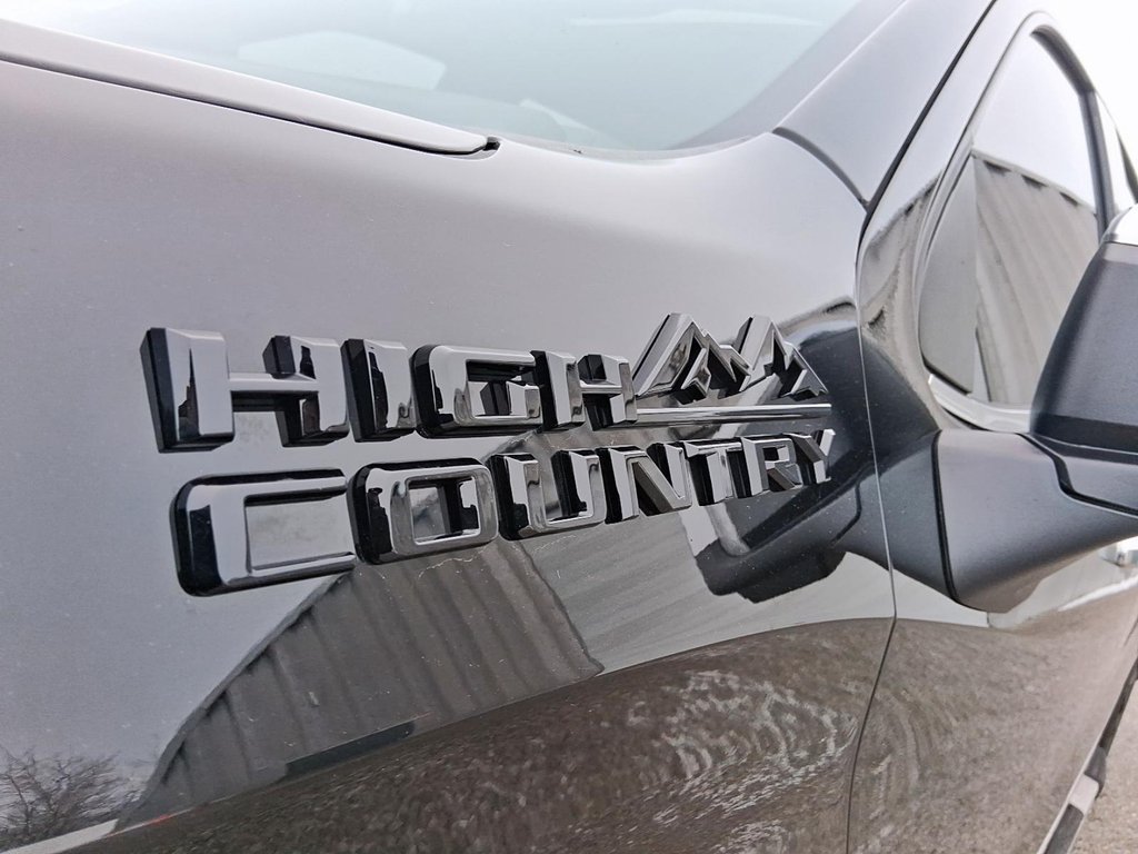2023 Chevrolet Silverado 1500 Crew Cab 4x4 High Country / Standard Box in Stratford, Ontario - 6 - w1024h768px
