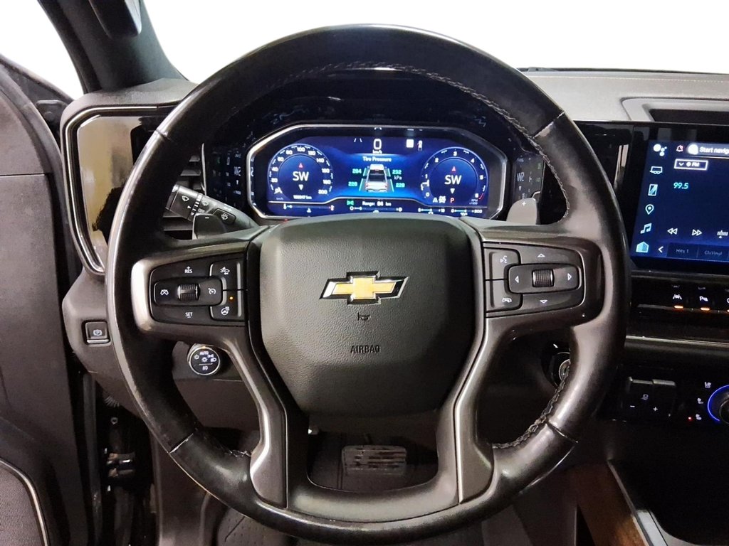 2023 Chevrolet Silverado 1500 Crew Cab 4x4 High Country / Standard Box in Stratford, Ontario - 12 - w1024h768px