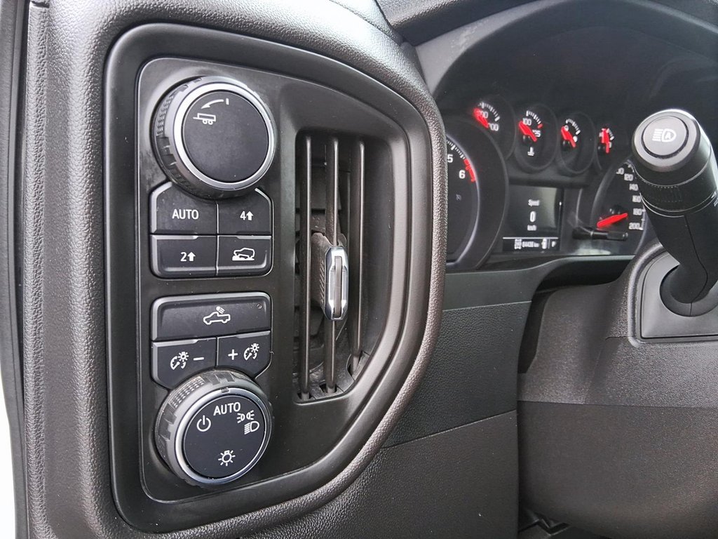 2023 Chevrolet Silverado 1500 Regular Cab 4x4 WT / Standard Box in Stratford, Ontario - 16 - w1024h768px