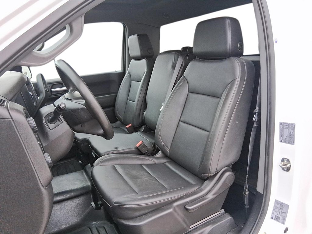 2023 Chevrolet Silverado 1500 Regular Cab 4x4 WT / Standard Box in Stratford, Ontario - 8 - w1024h768px