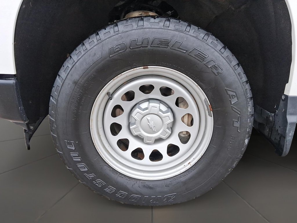 2023 Chevrolet Silverado 1500 Regular Cab 4x4 WT / Standard Box in Stratford, Ontario - 6 - w1024h768px