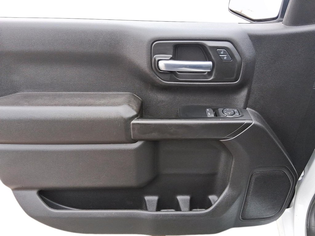 2023 Chevrolet Silverado 1500 Regular Cab 4x4 WT / Standard Box in Stratford, Ontario - 10 - w1024h768px