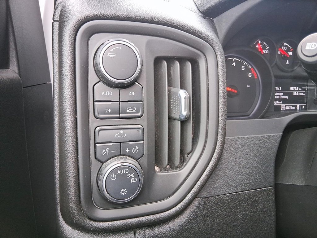 2023 Chevrolet Silverado 1500 Crew Cab 4x4 WT / Standard Box in Stratford, Ontario - 17 - w1024h768px