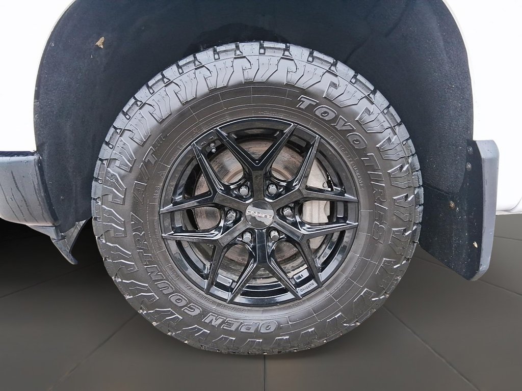 2023 Chevrolet Silverado 1500 Crew Cab 4x4 WT / Standard Box in Stratford, Ontario - 6 - w1024h768px