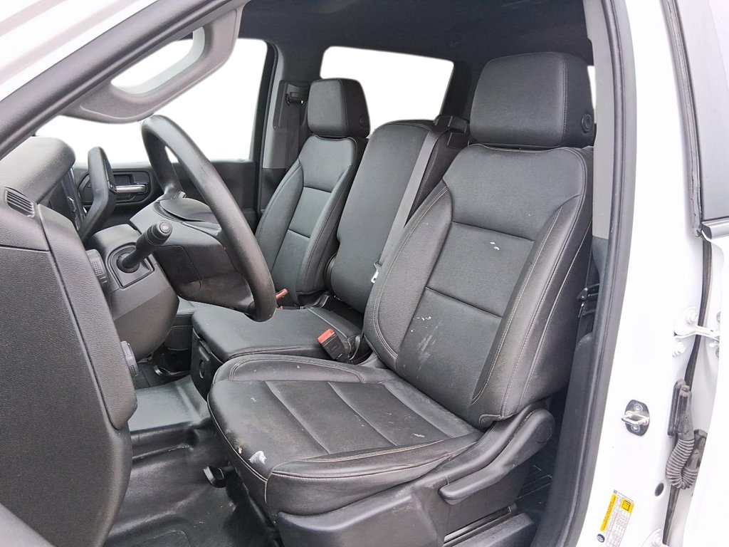 2023 Chevrolet Silverado 1500 Crew Cab 4x4 WT / Standard Box in Stratford, Ontario - 8 - w1024h768px