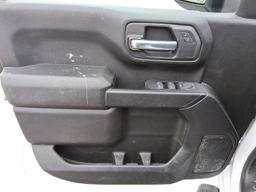 2023 Chevrolet Silverado 1500 Crew Cab 4x4 WT / Standard Box in Stratford, Ontario - 11 - w1024h768px